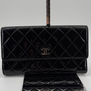 Chanel Patent Leather Chic Black Quilted Women's Wallet